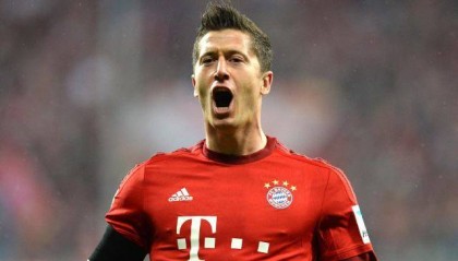 莱万多夫斯基达成德甲百球里程碑时刻