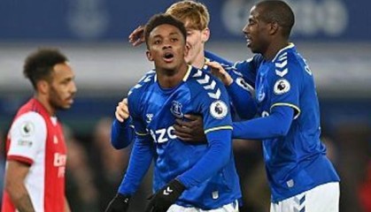 阿森纳险胜埃弗顿,厄德高世界波定乾坤