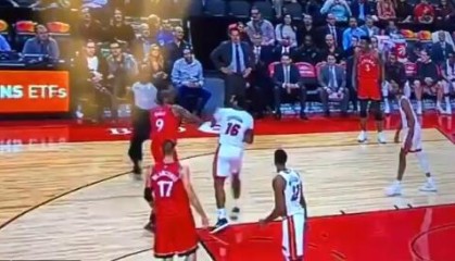 都灵德比战平局收场双方球迷爆发冲突