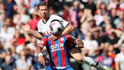 热刺核心伤退陷困境,小将临危救主保留欧战希望