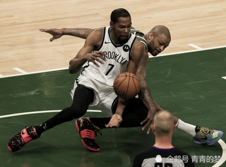 字母哥暴扣统治攻防两端,雄鹿加时险胜篮网显韧性  字母哥暴扣统治攻防两端,雄鹿加时险胜篮网显韧性