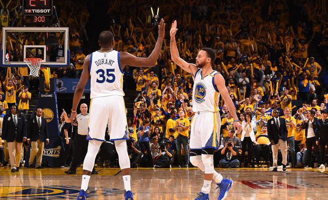 库里三分雨勇士大胜开拓者迎连胜    库里三分雨勇士大胜开拓者迎连胜