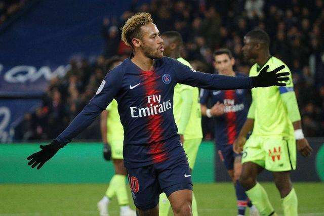 斯特拉斯堡黑马狂奔,爆冷击败传统豪强  斯特拉斯堡黑马狂奔,爆冷击败传统豪强