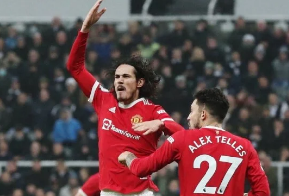  门兴格拉德巴赫门将扑点救主，赛后获评最佳球员  